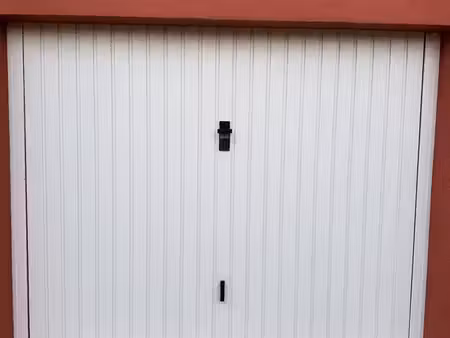 box fermé 11 m² – résidence sécurisée – plateau du cap