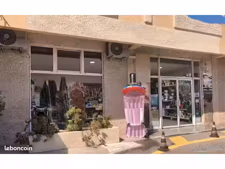 antibes nord - local commercial 135m2 + 46m2 mezzanine - libre - 420 000