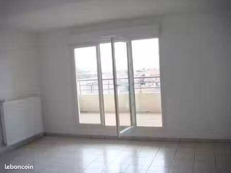 particuliervloue beau t3 à décines (proche lyon)