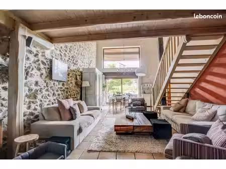 maison 8 pièces 325 m²