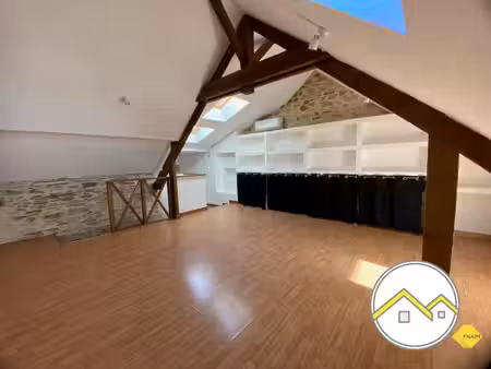 grand type 3 en duplex derrière la mairie