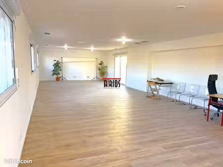 bureaux 95 m² la crau