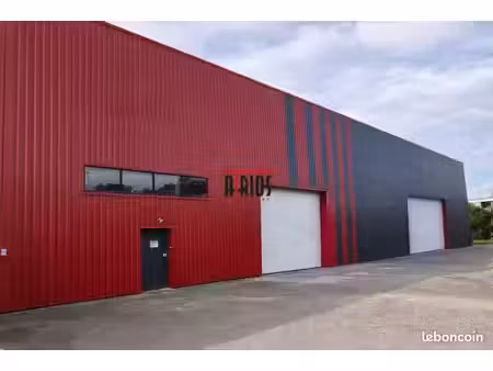 local 1560 m² signes