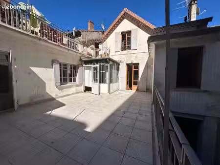 immeuble 1 pièce 165 m²