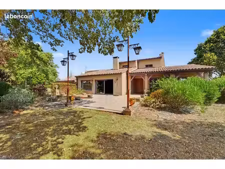 propriété 6 pièces 184 m²