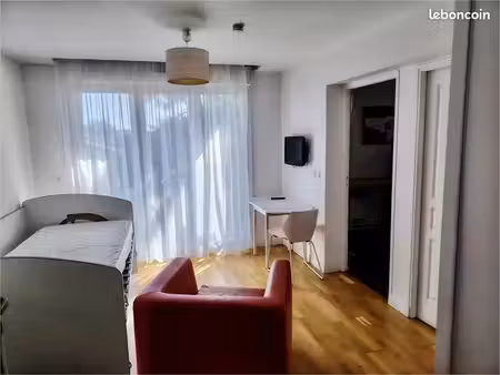 location étudiante meublée studio 28 m² saint-maur-des-fossés (94100)