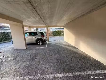 parking/box 1 pièce 12 m²