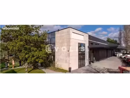local industriel 2 596 m²