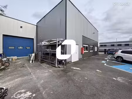 local d'activité 741 m²