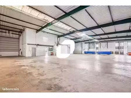 local bureaux 734 m²