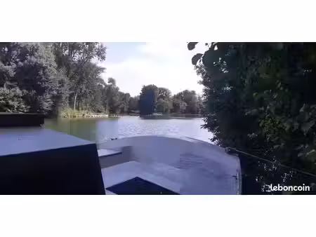 terrain de loisirs bord de la charente plus bateau cabane