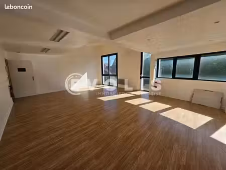 bureau 60 m²