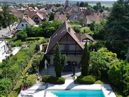 belle maison des années 90 avec piscine