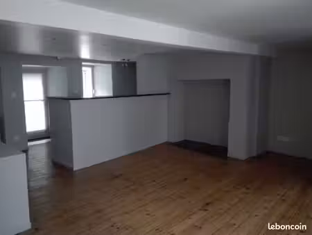 centre ville : maison de bourg rénovée