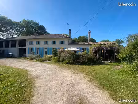maison en pierre 164 m² – 3 ch – terrain 2100 m² – garage 99 m² – charme +++