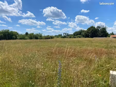 terrain à bâtir de 836 m² à marsac-sur-l'isle (24)