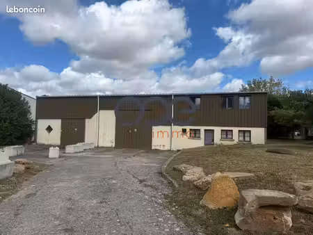 local 420 m² ennery