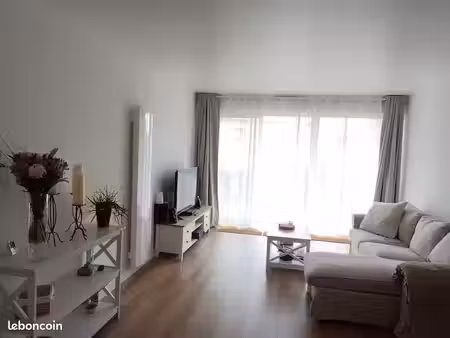 appartement rénové  totalement équipé  face à la mer