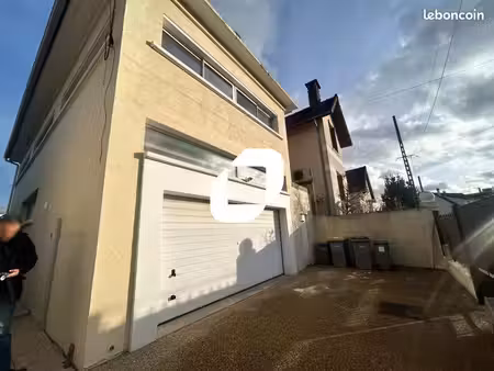 local d'activité 210 m²