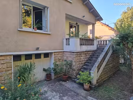 maison de ville 2 chambres avec petit jardin et garage