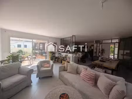 superbe plain-pied + dépendance et piscine !