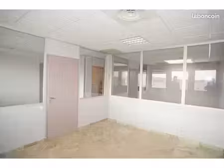 local professionnel de 76 m² aux angles (30)
