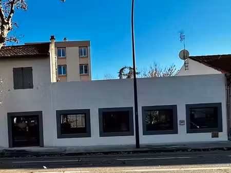 local commercial ou bureaux à louer marechal juin nimes 120 m2