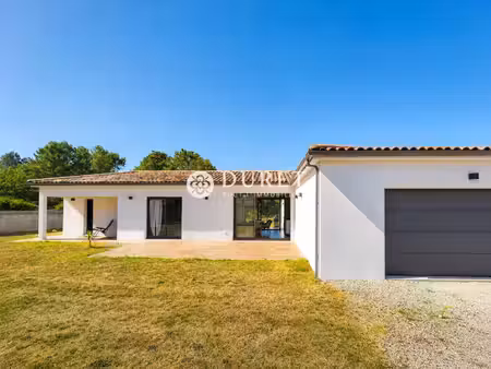 une maison cossue et pérenne!
