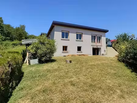 maison chambéry quartier montjay  développe près de 150 m2 sur 719m2 de terrain