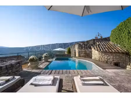 maison de village historique avec piscine et vues d'exception.