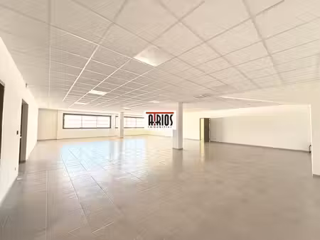 location bureaux la crau 83260 470m²
