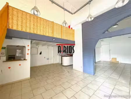 location commerce hyeres 83400 114m²