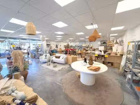 location commerce la garde 83130 175m²