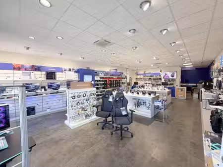location commerce la garde 83130 198m²