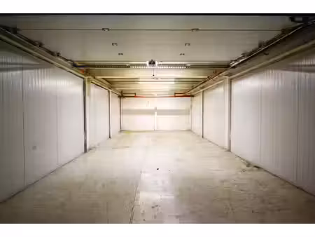 grand garage de 49 m² à kruibeke