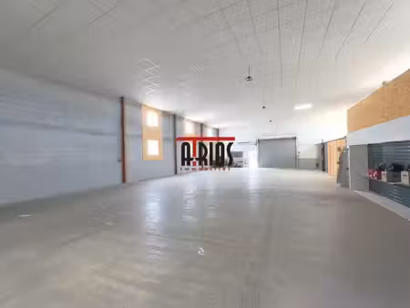 location local d’activités hyeres 83400 450m²