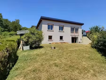 maison chambéry quartier montjay  développe près de 150 m2 sur 719m2 de terrain