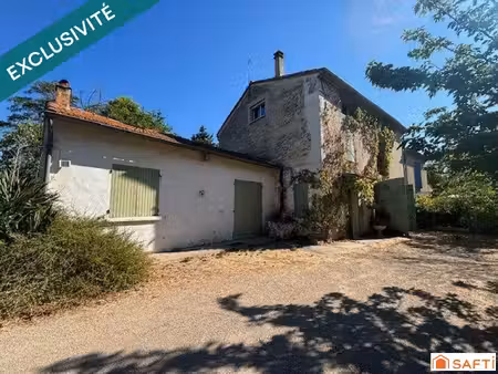 maison de caractère avec écurie sur 1 15 hectare — vocation équestre — morières-lès-avigno