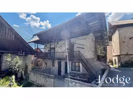 vallouise - petit hameau au calme - vaste maison du pays a renov