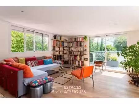 maison des années 60 avec extension contemporaine et vue sur l'église