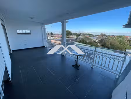 maison familiale avec vue mer 137 m² saint benoit