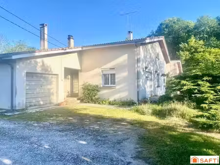 construite en 1975  cette maison de 147 m² sur un terrain de 5200 m² propose un espace de 