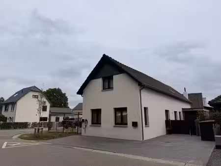 maison à louer à dennenstraat 2 neeroeteren (rbw72118)