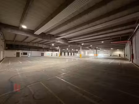 3.000 m² d'entrepôt logistique à louer près de l'autorout...