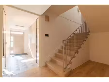 maison 7 pièces 266 m²