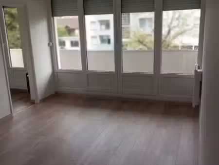 t1 30 m² rénové avec grand balcon vue dégagée – échirolles