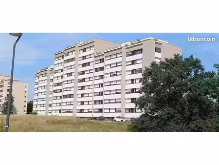 location appartement 36 m2  piscine été  3éme étage avec garage fermé  cave  gge vélo