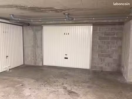 garage / box sécurisé 23 m² – 3 motos uniquement