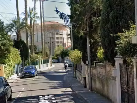 garage sécurisé centre ville golfe juan