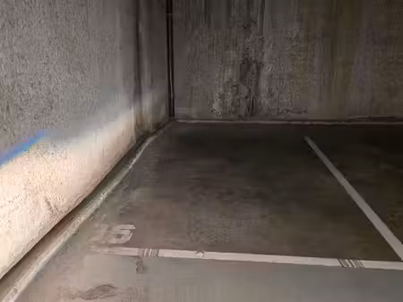 location place parking parking sous-terrain